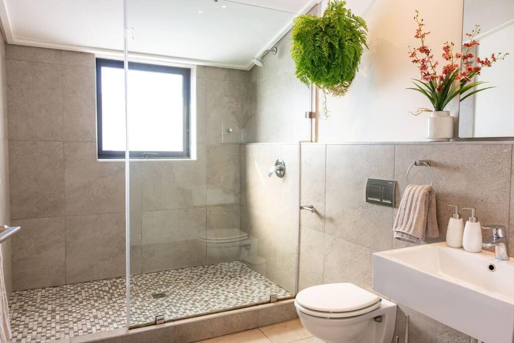 Hermanus Waterfront, Sea View Apartment With Balcony Bagian luar foto