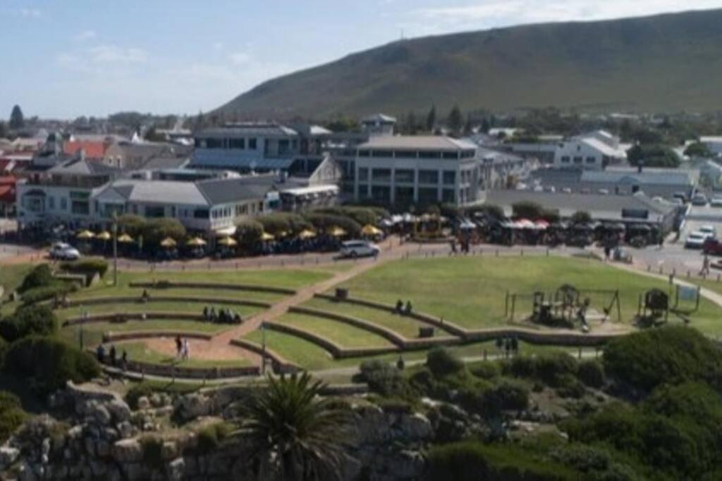 Hermanus Waterfront, Sea View Apartment With Balcony Bagian luar foto