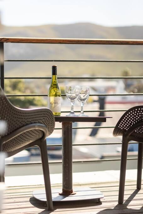 Hermanus Waterfront, Sea View Apartment With Balcony Bagian luar foto
