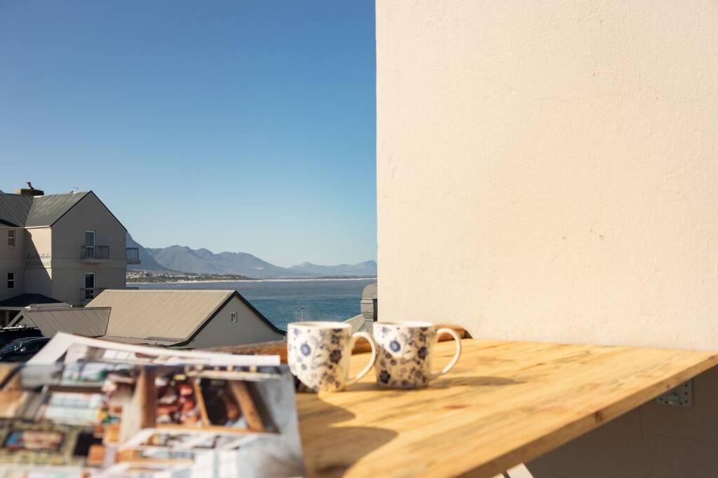 Hermanus Waterfront, Sea View Apartment With Balcony Bagian luar foto
